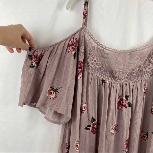 Torrid Lilac Crinkle Gauze Cold Shoulder Blouse - Picture 5 of 8